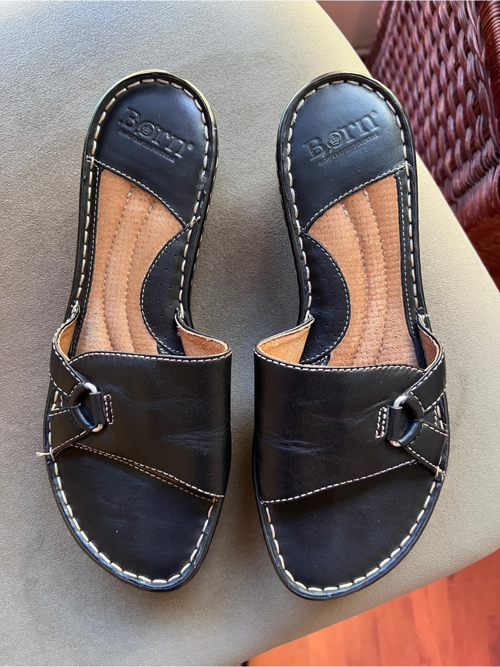 BORN Women’s Black Leather Slide Sandals Size 9